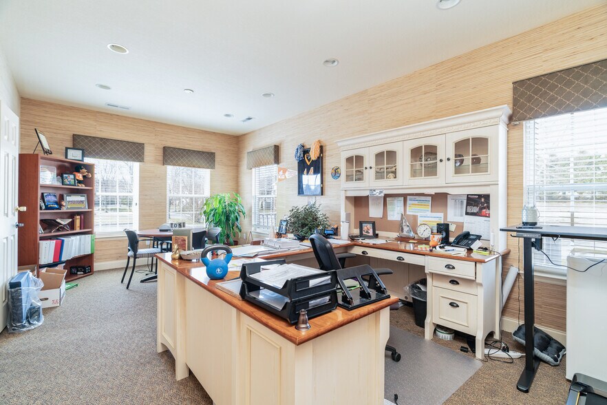 More Photos Of 130 Willowcreek Blvd, Sweetwater Medical For Sale