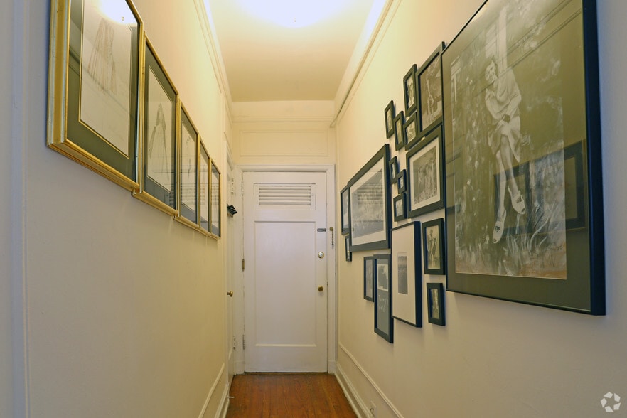 More Photos Of 135 S 20th St, Philadelphia Apartments For Lease