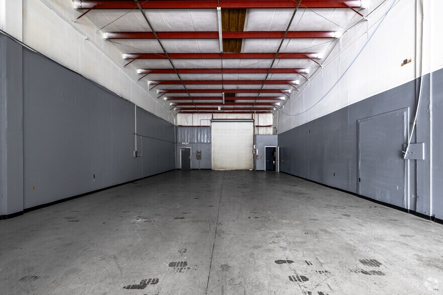 More Photos Of 300 Northstar Ct, Sanford Flex For Lease