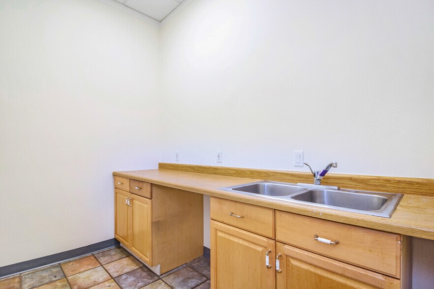 More Photos Of 2681 Dow Ave, Tustin Manufacturing For Lease