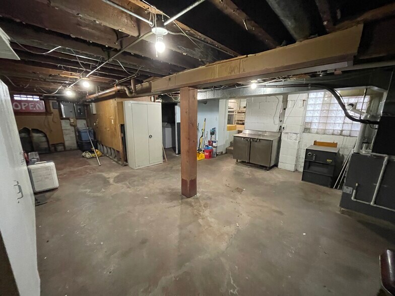 More Photos Of 1209 Lisle Plz, Lisle Bar For Lease