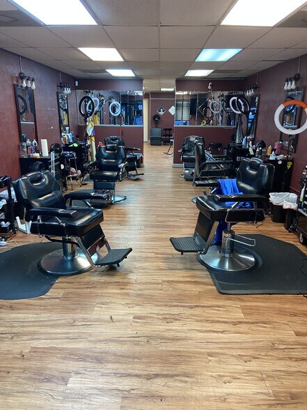 More Photos Of 10606 Warwick Blvd, Newport News General Retail For Sale