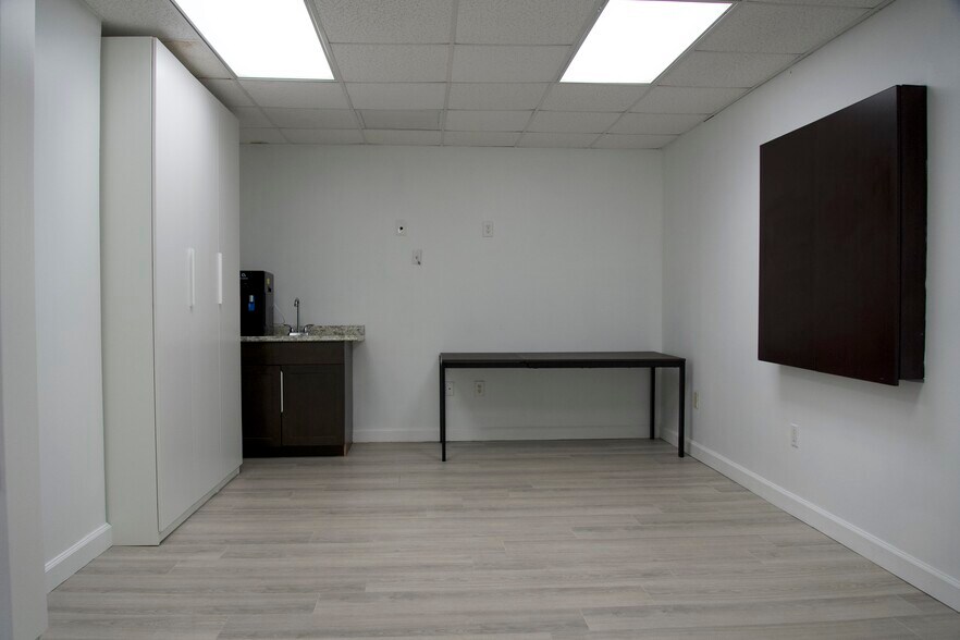 More Photos Of 1250 E Hallandale Beach Blvd, Hallandale Beach Office For Lease
