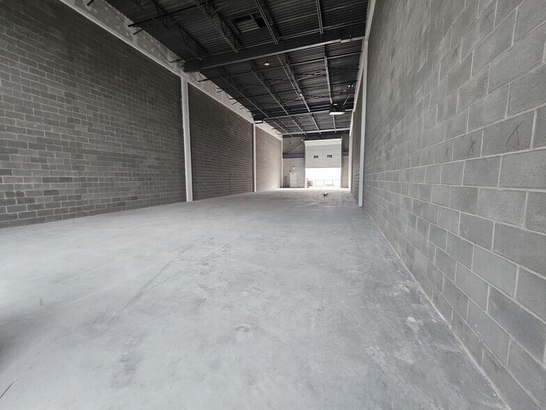 More Photos Of 125 Goddard Cres, Cambridge Warehouse For Sale