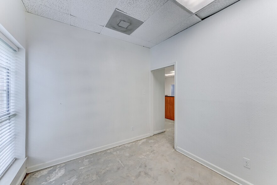 More Photos Of 14721 Pebble Bend Dr, Houston Medical For Lease