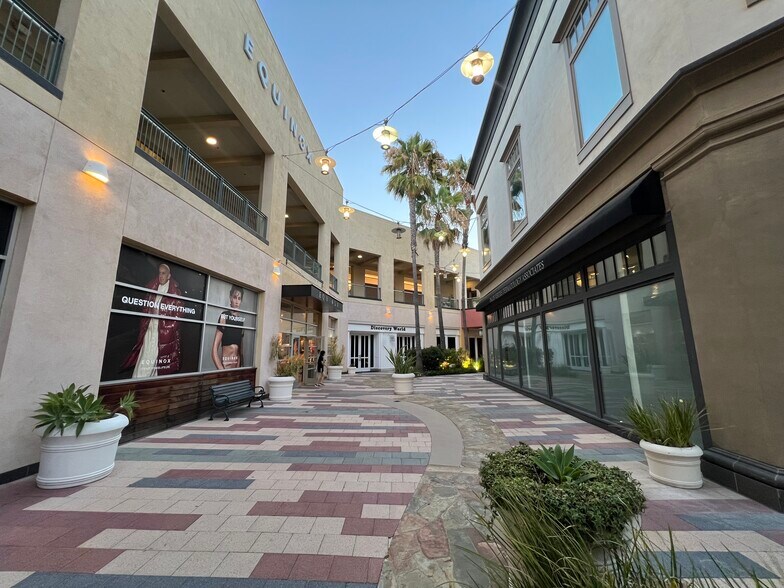 More Photos Of 520 Deep Valley Dr, Rolling Hills Estates Hospital For Lease