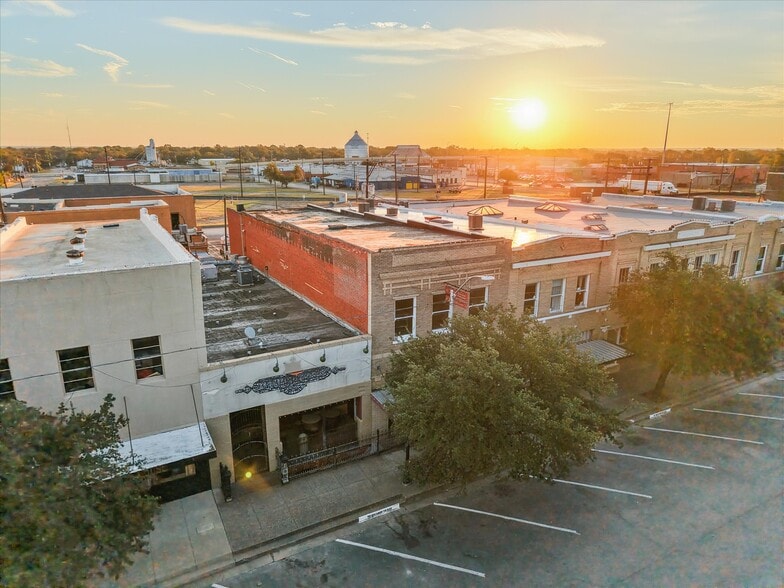 Primary Photo Of 107 S Beaton St, Corsicana Storefront For Sale