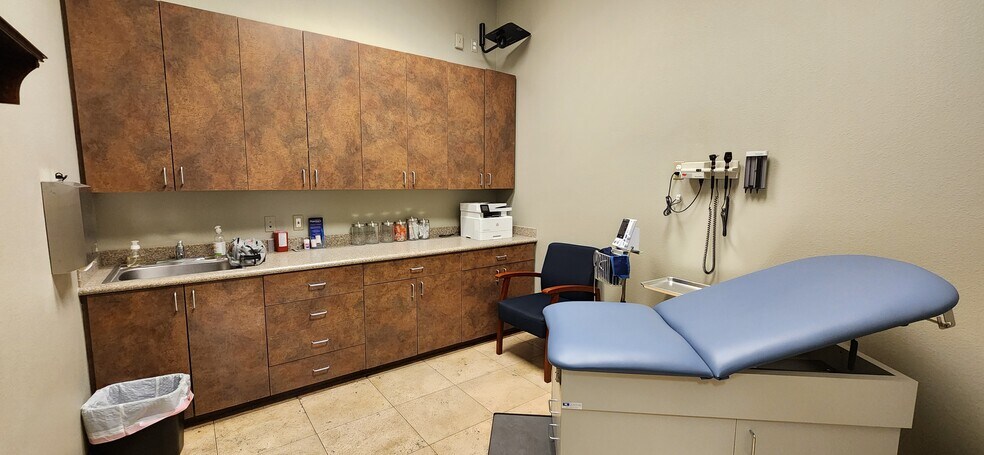 More Photos Of 2050 Mariner Dr, Las Vegas Medical For Sale