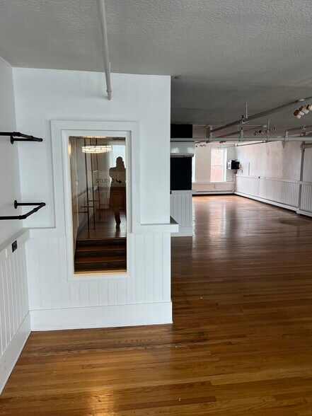 More Photos Of 106 Genesee St, Utica Restaurant For Lease