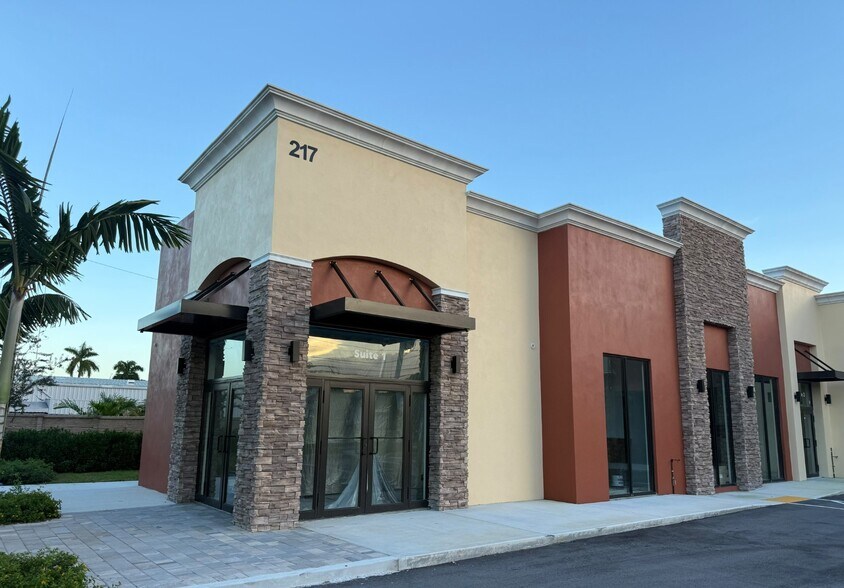 Primary Photo Of 217 NE 2nd Rd, Homestead Restaurant For Lease