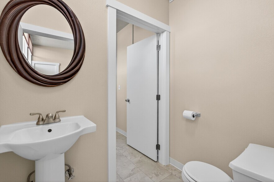 More Photos Of 619 Diagonal St, Clarkston Medical For Sale