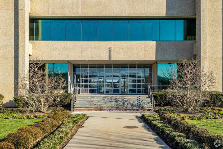 More Photos Of 115 Broadhollow Rd, Melville Office For Lease