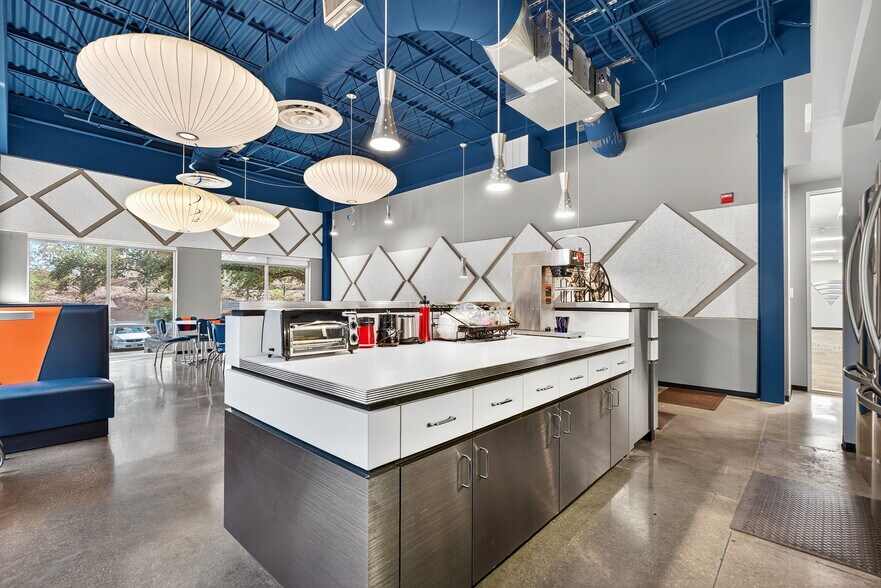 More Photos Of 3600 W Parmer Ln, Austin Office For Sale