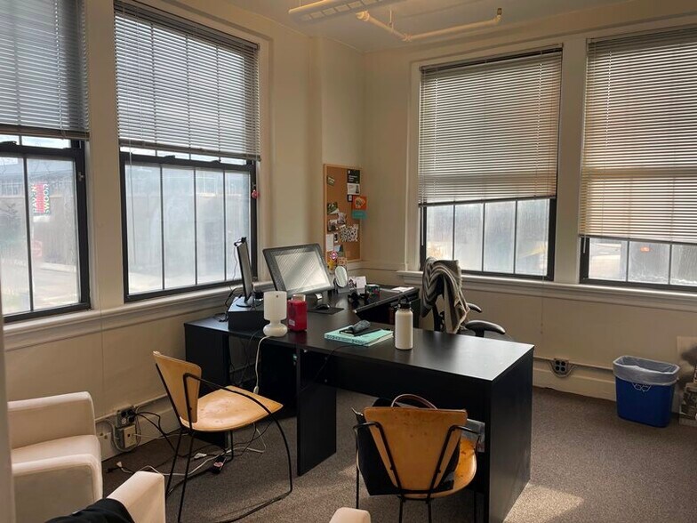 More Photos Of 4646-4660 N Ravenswood Ave, Chicago Office For Sale