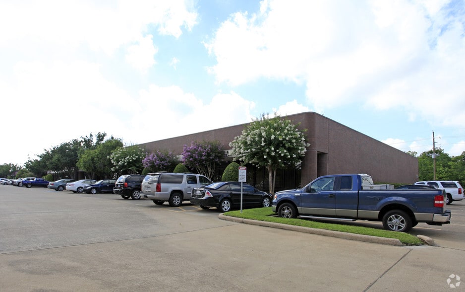More Photos Of 2525 W Bellfort St, Houston Research And Development For Lease