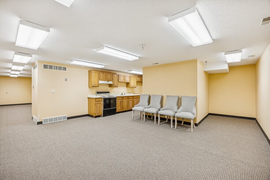 More Photos Of 2050 Larkin Ave, Elgin Medical For Lease