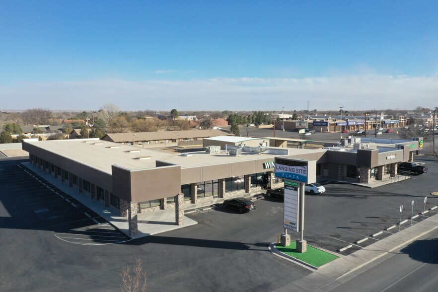 More Photos Of 2901 N Main St, Roswell General Retail For Lease