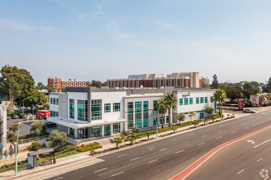 More Photos Of 17762 Beach Blvd, Huntington Beach Medical For Lease