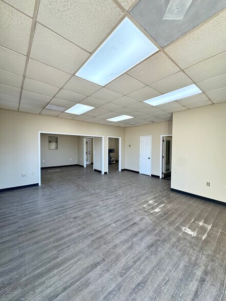 More Photos Of 9600 NW 10th St, Oklahoma City Warehouse For Lease