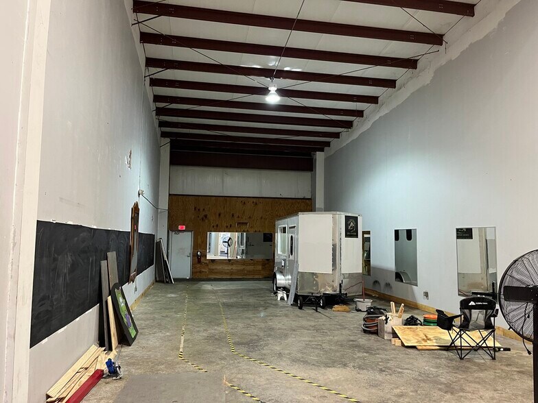 More Photos Of 4656 Collins Rd, Jacksonville Warehouse For Lease