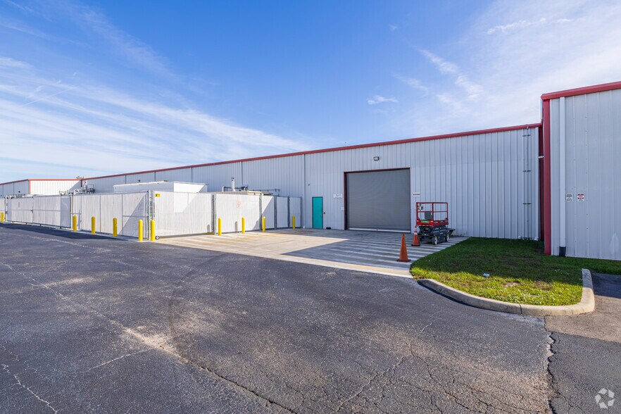 More Photos Of 600 Tallevast Rd, Sarasota Light Manufacturing For Lease