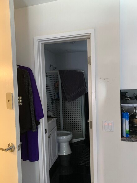 More Photos Of 250 E 32nd St, New York Office Residential For Sale