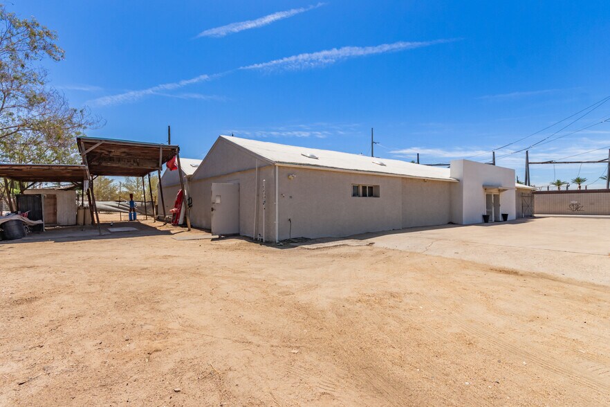 More Photos Of 5850 W Market St, Glendale Service For Sale
