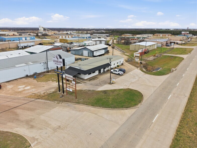 More Photos Of 473-475 S McLennan Dr, Elm Mott Showroom For Lease