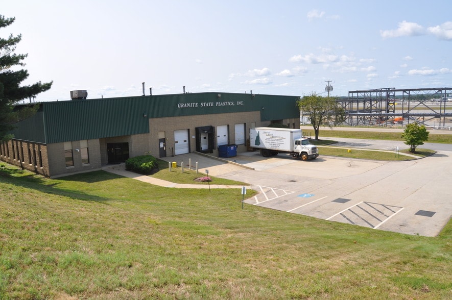 More Photos Of 15-17 Tinker Ave, Londonderry Warehouse For Lease