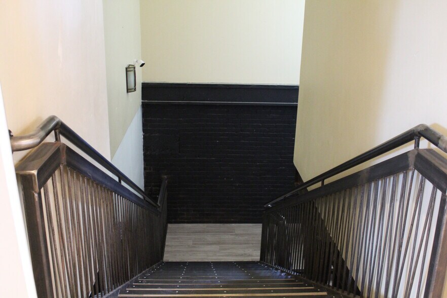 More Photos Of 231 E Main St, Trinidad Bar For Sale