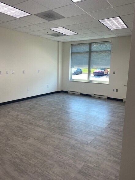 More Photos Of 21351 Gentry Dr, Sterling Office For Lease