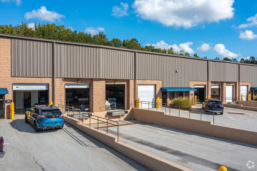 More Photos Of 20 Shea Way, Newark Warehouse For Lease