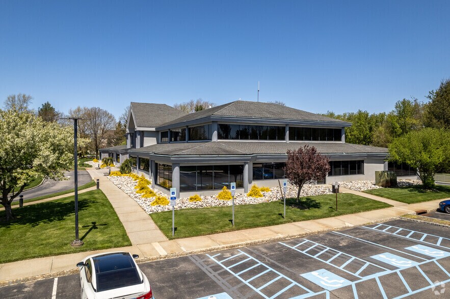 More Photos Of 500 Craig Rd, Manalapan Township Office For Lease