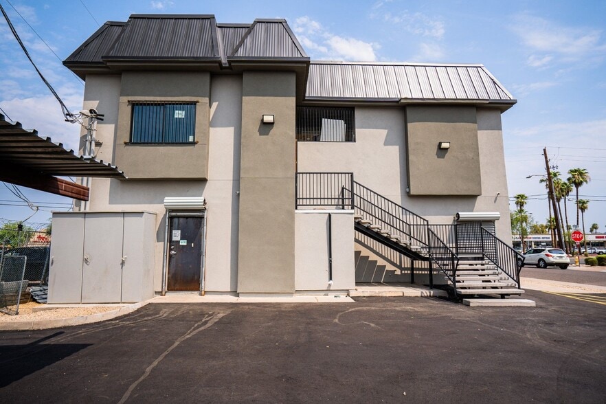 More Photos Of 3051 E Thomas Rd, Phoenix Freestanding For Lease