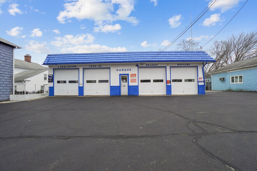 More Photos Of 10 Gansett Ave, Cranston Auto Repair For Sale