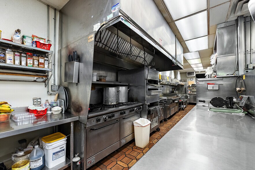 More Photos Of 37116 S Groesbeck Hwy, Clinton Township Restaurant For Sale