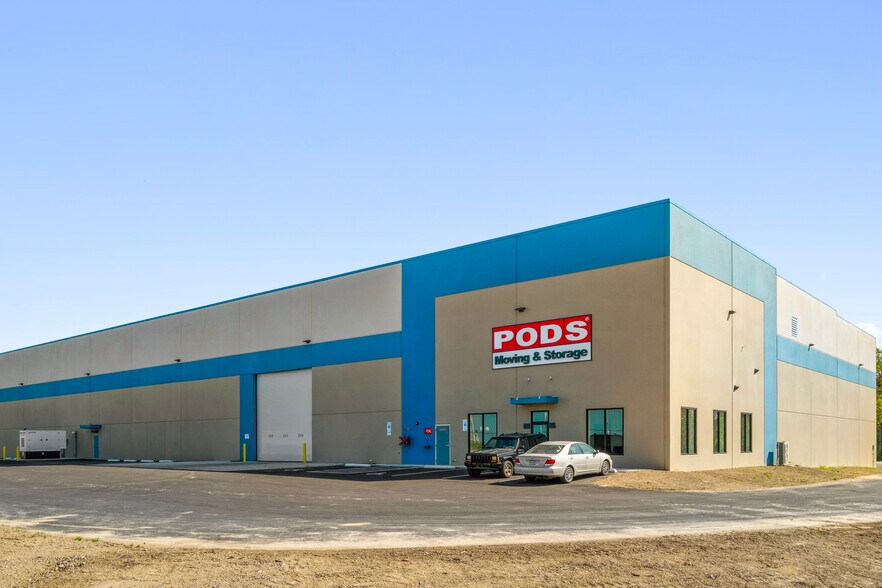 More Photos Of 122 Edgecomb Rd, Troy Warehouse For Lease