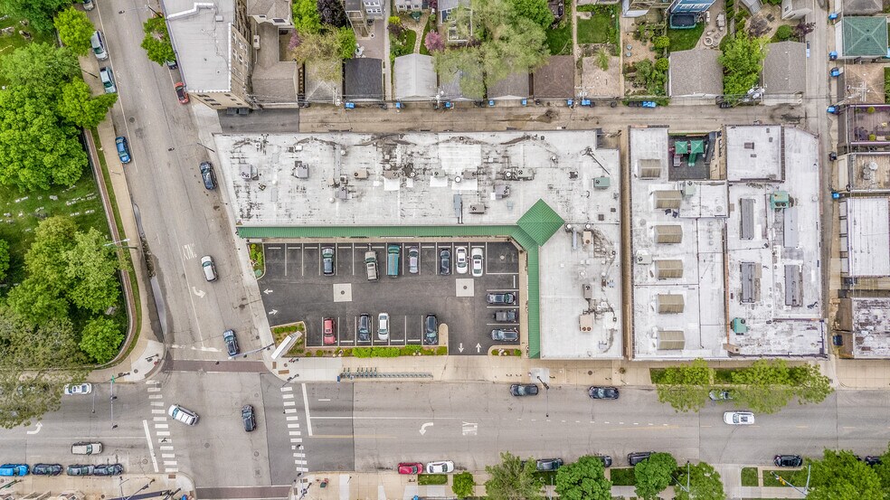 More Photos Of 1425-1441 W Montrose Ave, Chicago General Retail For Lease