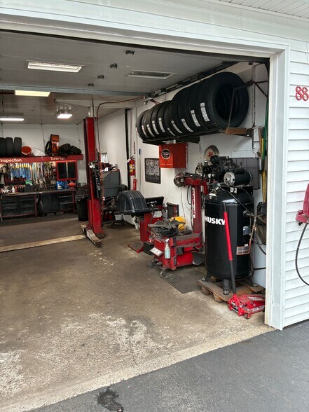 More Photos Of 88 Southern Dr, Rochester Industrial For Sale