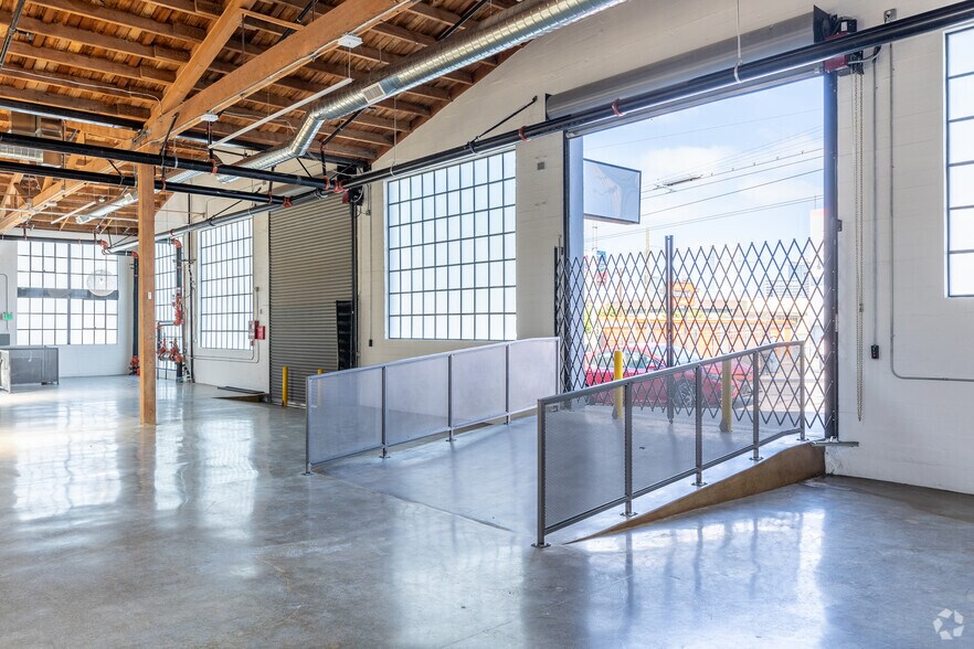 More Photos Of 2435-2445 16th St, San Francisco Service For Lease