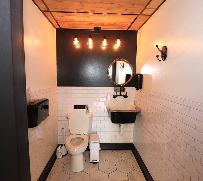 More Photos Of 142 S Broadway St, Blanchester Storefront Retail Residential For Sale