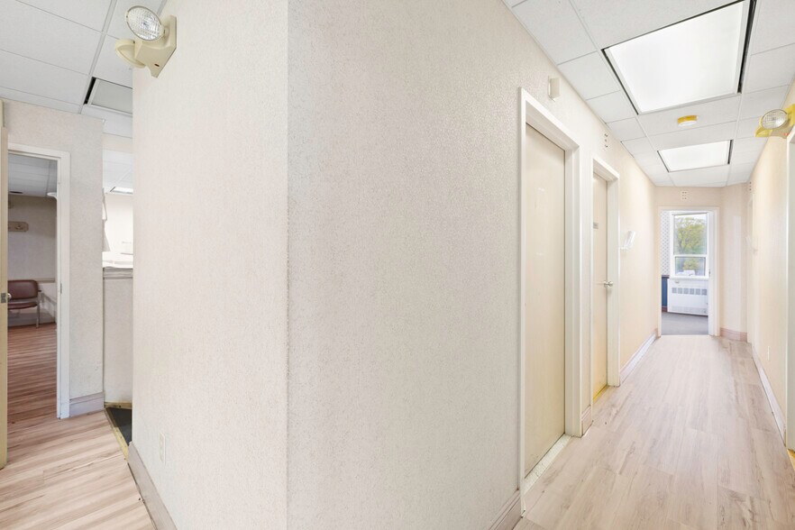 More Photos Of 3715 Main St, Bridgeport Medical For Lease