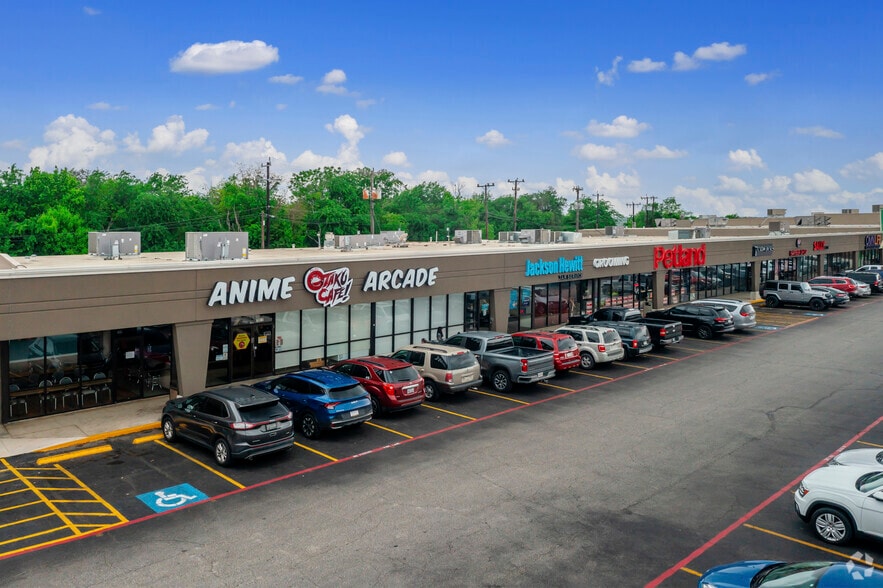 More Photos Of 7012-7084 Bandera Rd, San Antonio Freestanding For Lease