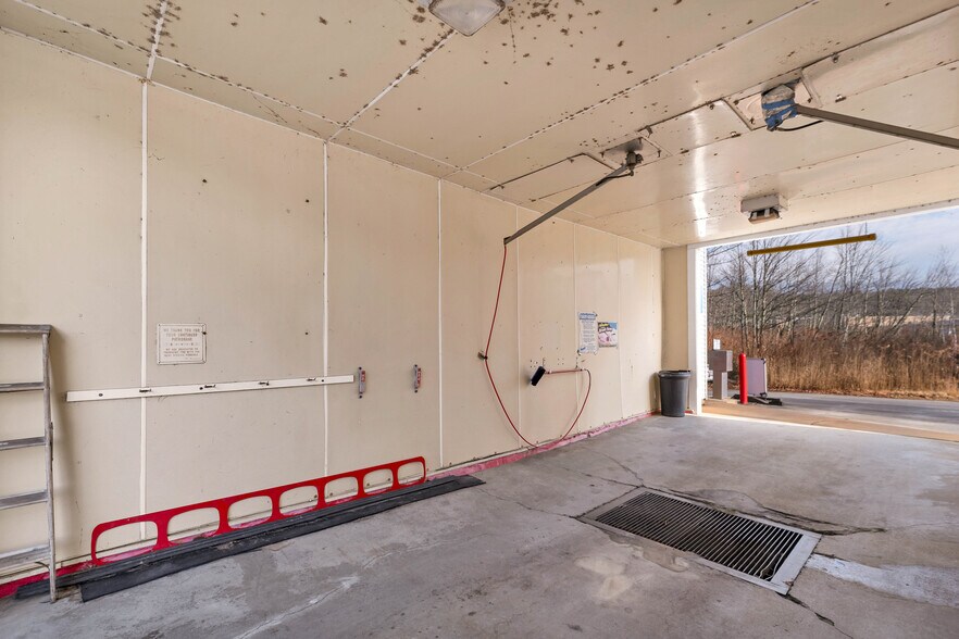 More Photos Of 329 Daniel Webster Hwy, Meredith Carwash For Sale