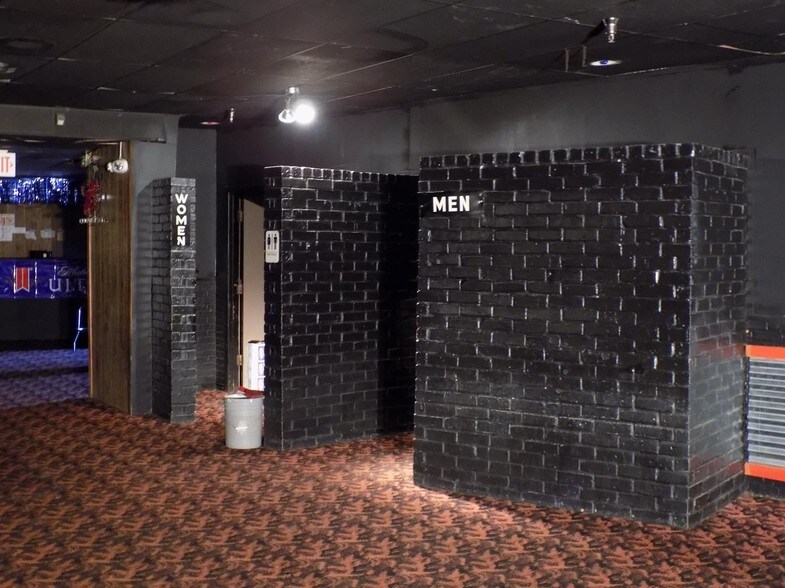 More Photos Of 2403 N Cornell St, Lubbock Bar For Sale
