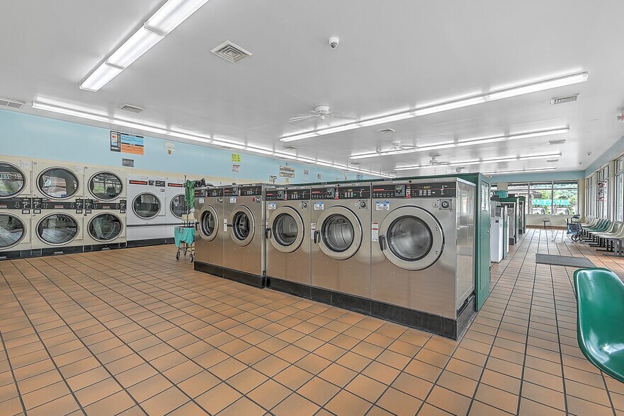 More Photos Of 245 Gate City Hwy, Bristol General Retail For Sale