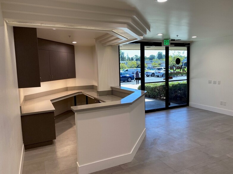 More Photos Of 23293 S Pointe Dr, Laguna Hills Medical For Lease