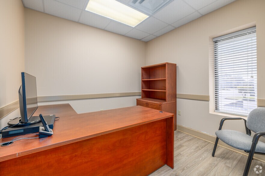 More Photos Of 1025-1045 Blanding Blvd, Orange Park Unknown For Lease