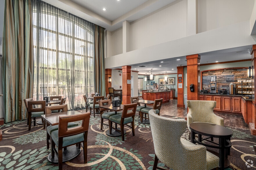 More Photos Of 520 I-35, Round Rock Hotel For Sale
