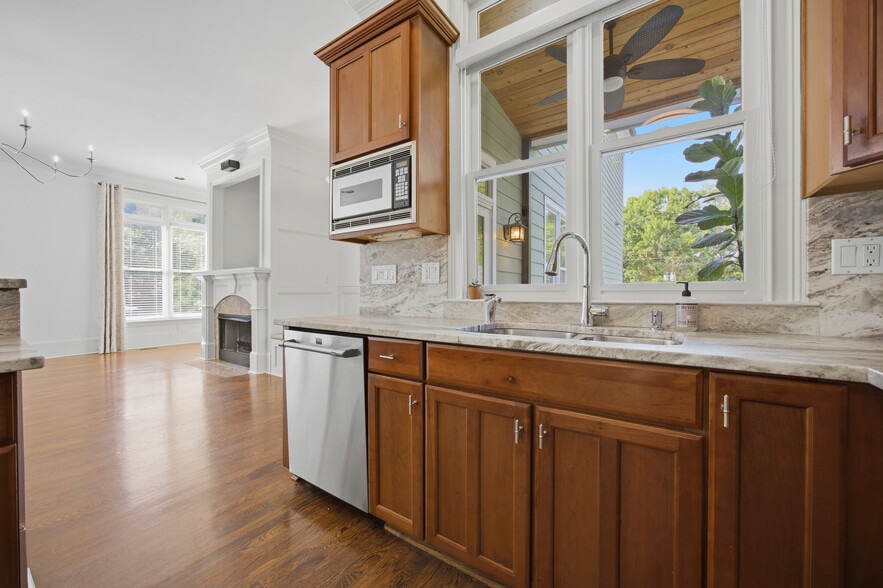 More Photos Of 574 East Ave NE, Atlanta Specialty For Sale